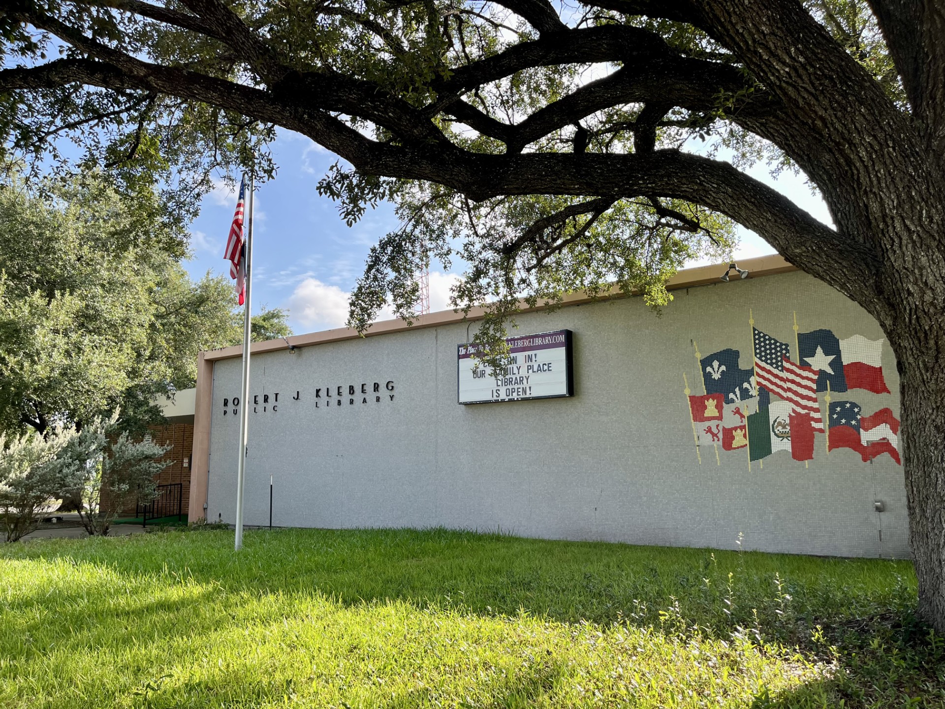 Robert J. Kleberg Public Library launches “Food for Fines” to support local families